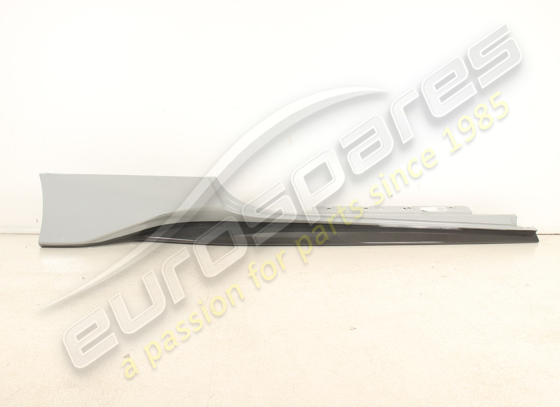 NEW (OTHER) Ferrari COMPLETE RH UNDERDOOR TRIM . PART NUMBER 766048 (1)
