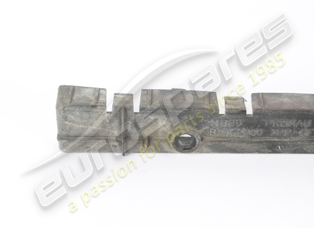 used ferrari lh underdoor trim fastener b. part number 81362200 (2)