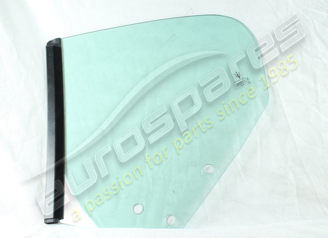new maserati complete rh rear side glas. part number 81568400 (2)