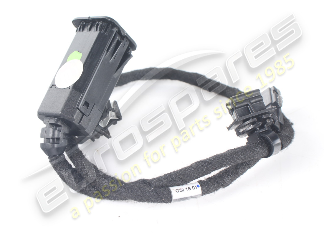 USED FERRARI USB SOCKET. PART NUMBER 747685 (2) used ferrari usb socket. part number 747685 (2)