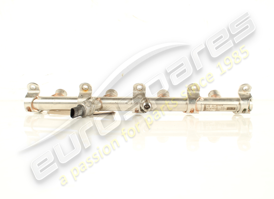 used lamborghini fuel rail. part number 0p2133315a (1)