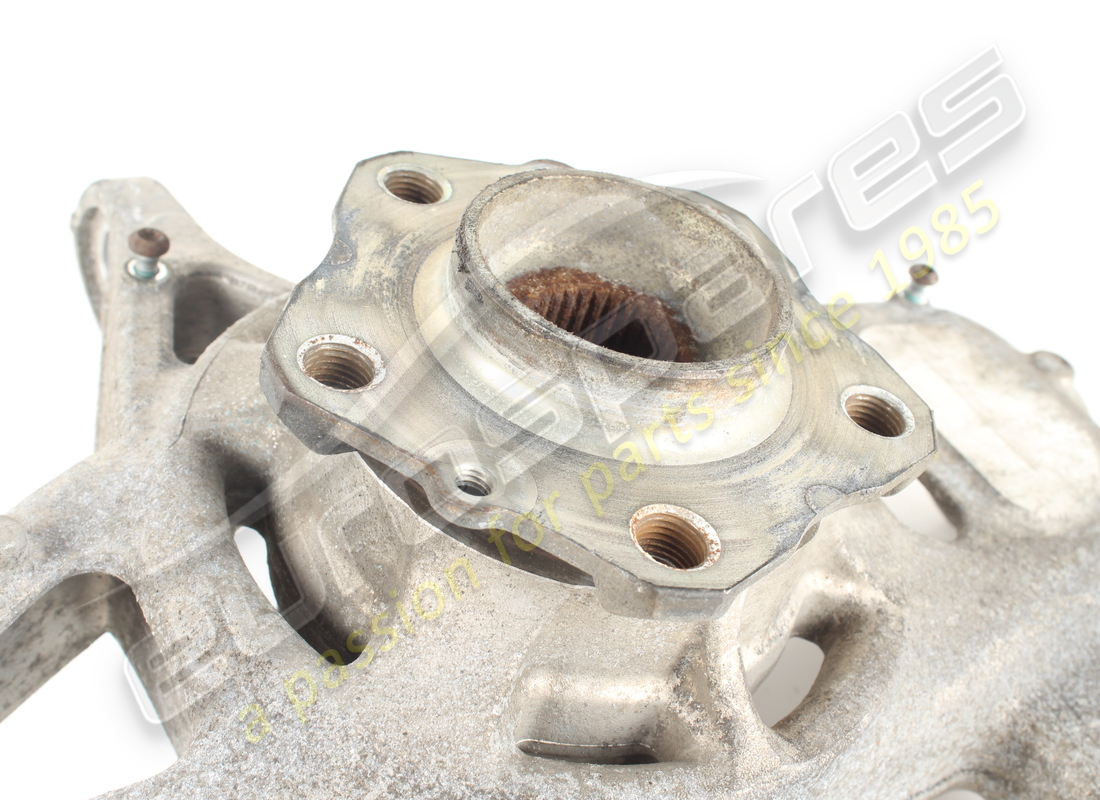 used ferrari complete rh front hub carrier. part number 289157 (4)