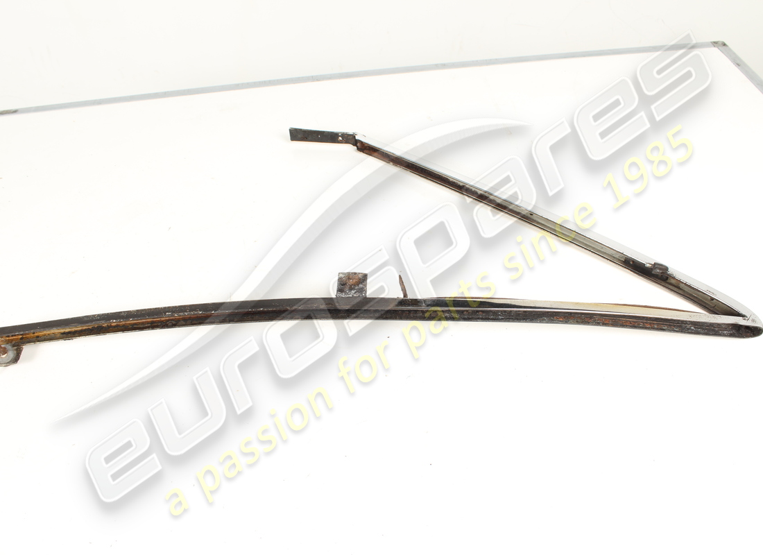 used ferrari lh main quarter light frame. part number 20283300 (1)
