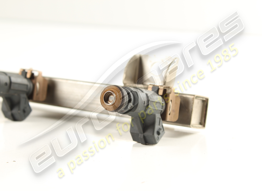 USED Maserati FUEL PIPE WITH INJECTORS . PART NUMBER 212696 (1)
