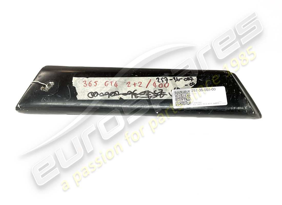 USED Ferrari QUARTER BUMPER LH/FRT 412 GREYPRIMER/RUBBER 0E . PART NUMBER 2573600700 (1)