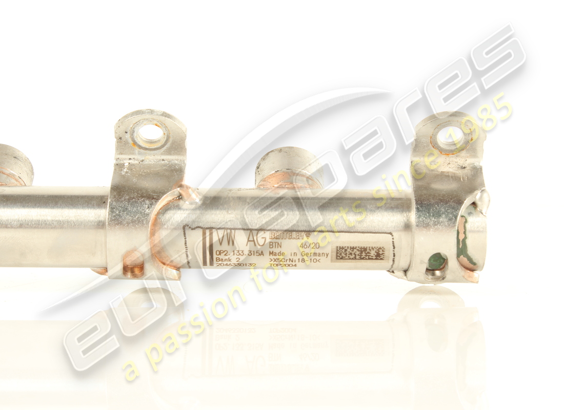 used lamborghini fuel rail. part number 0p2133315a (3)