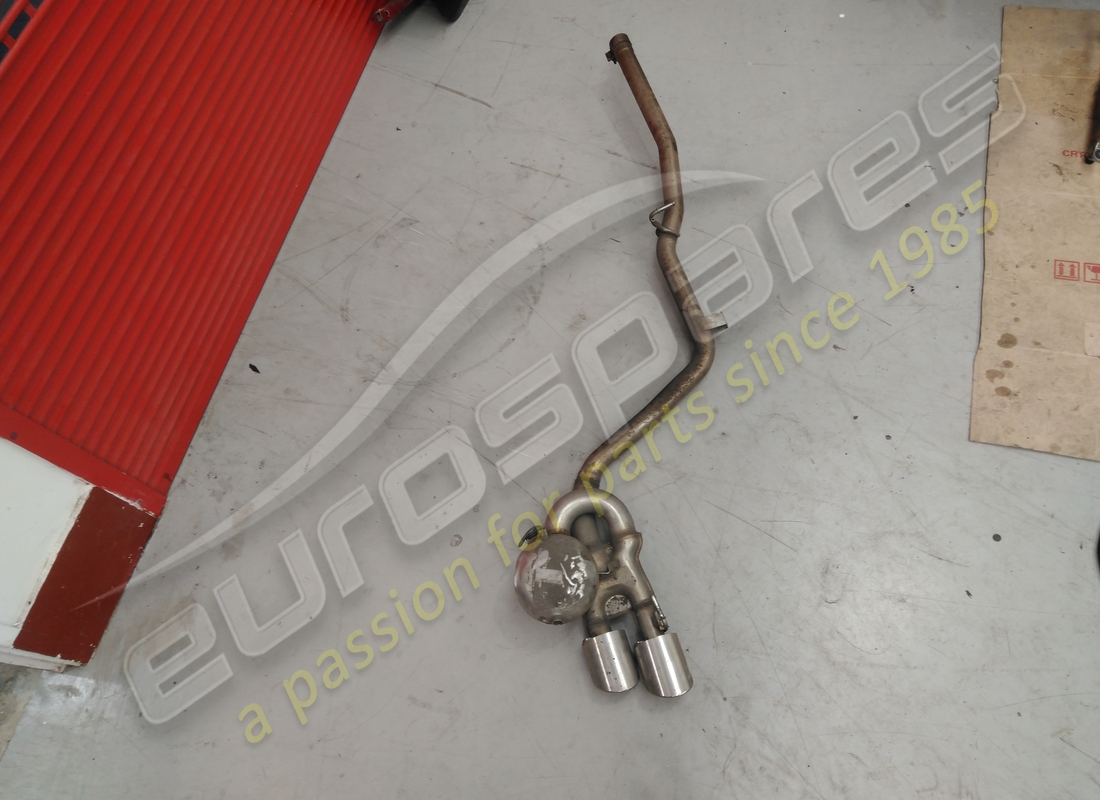 damaged maserati rear left silencer. part number 670006946 (1)