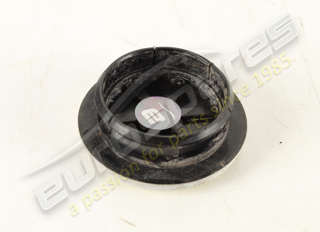 USED FERRARI WHEEL BADGE. PART NUMBER 108947A (3) used ferrari wheel badge. part number 108947a (3)