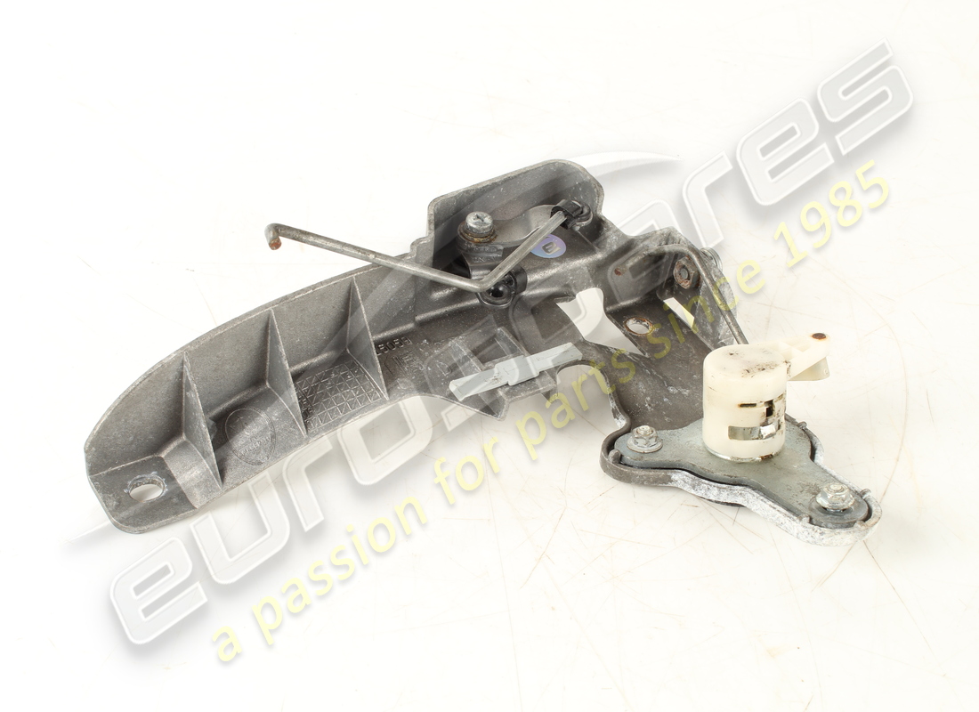 used maserati rh front door handle box. part number 68001800 (1)