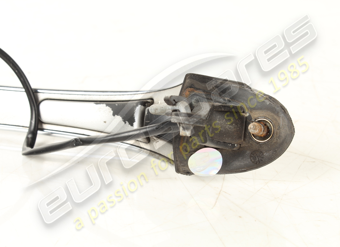 used maserati rh door exterior handle. part number 68808800 (3)