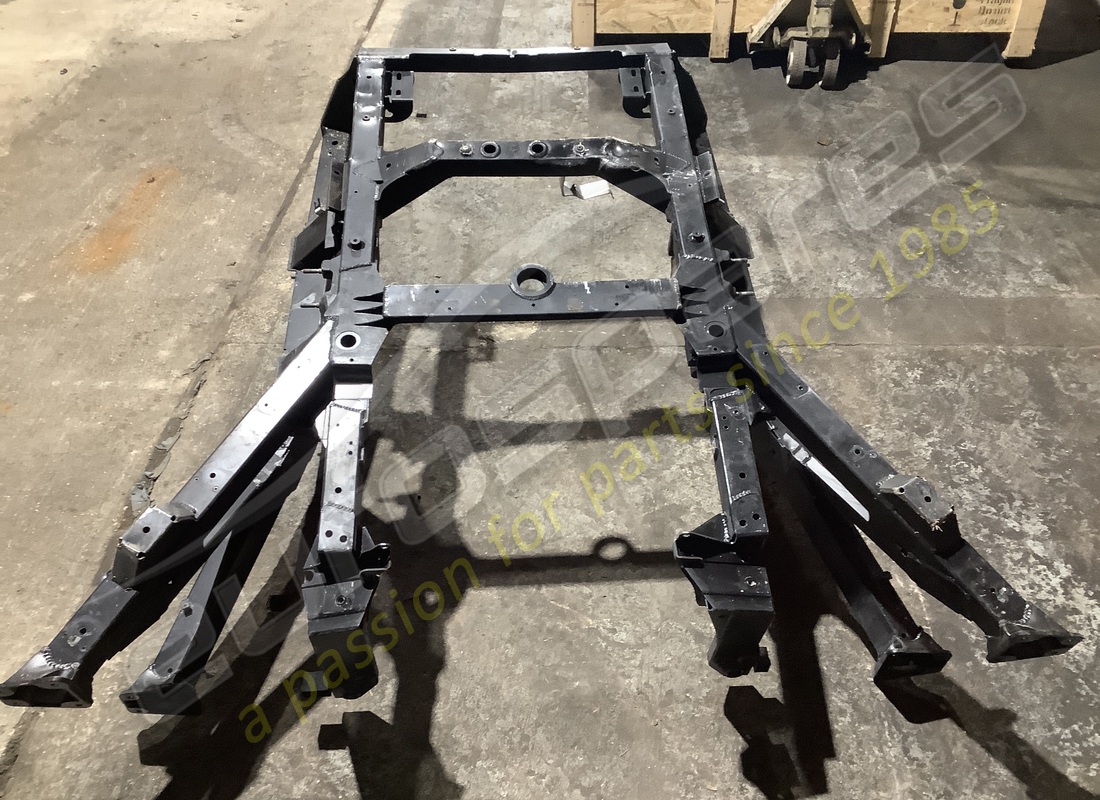 damaged lamborghini rear end. part number 470813031f (3)