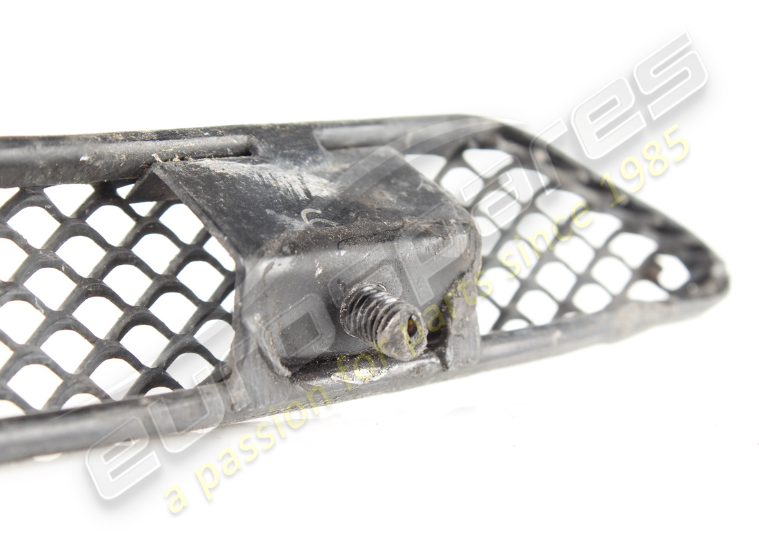 used ferrari complete lh front fender grill. part number 64656900 (3)