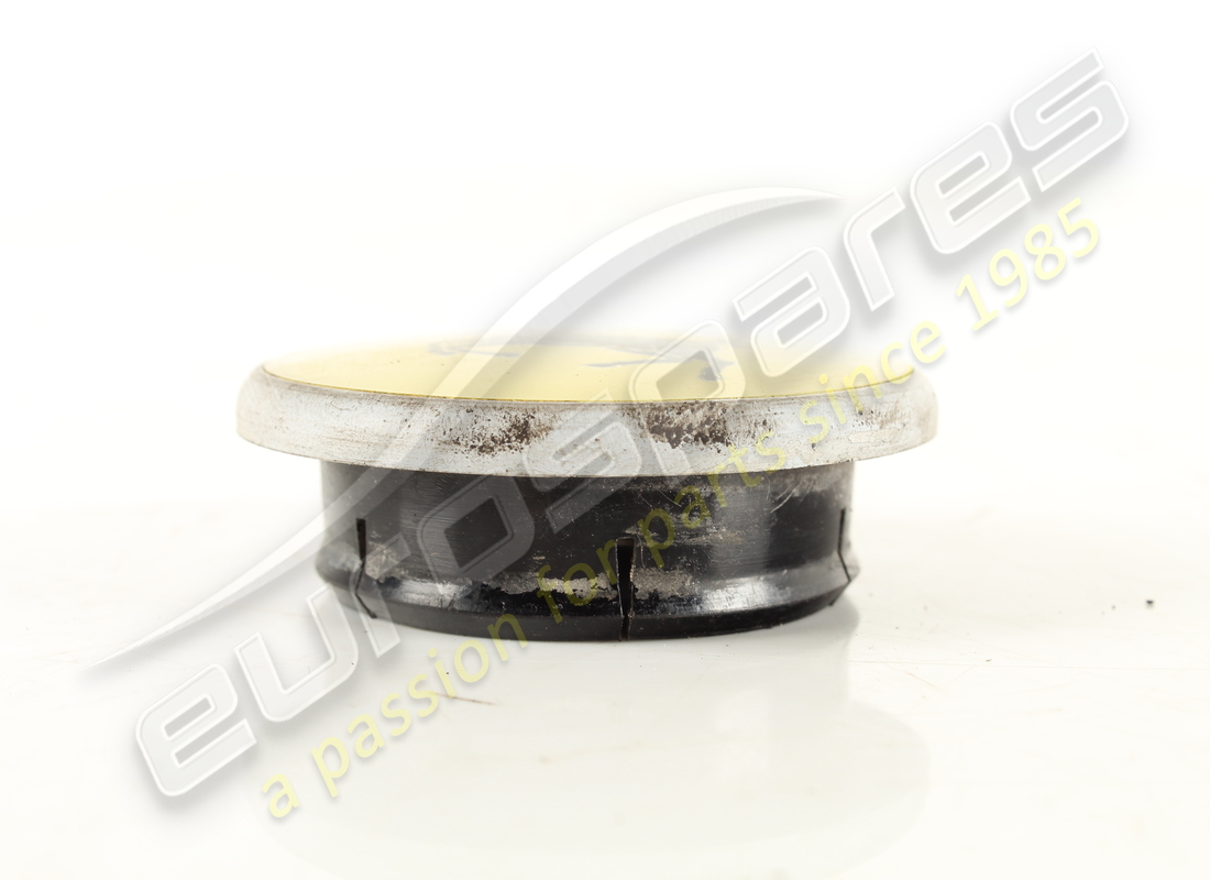 USED FERRARI WHEEL BADGE. PART NUMBER 108947A (2) used ferrari wheel badge. part number 108947a (2)
