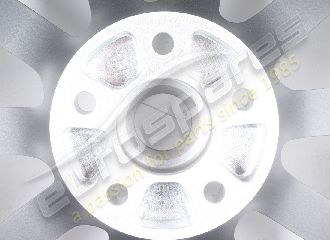 NEW FERRARI REAR WHEEL 11,5J X 20 H2. PART NUMBER 875729 (4) new ferrari rear wheel 11,5j x 20 h2. part number 875729 (4)