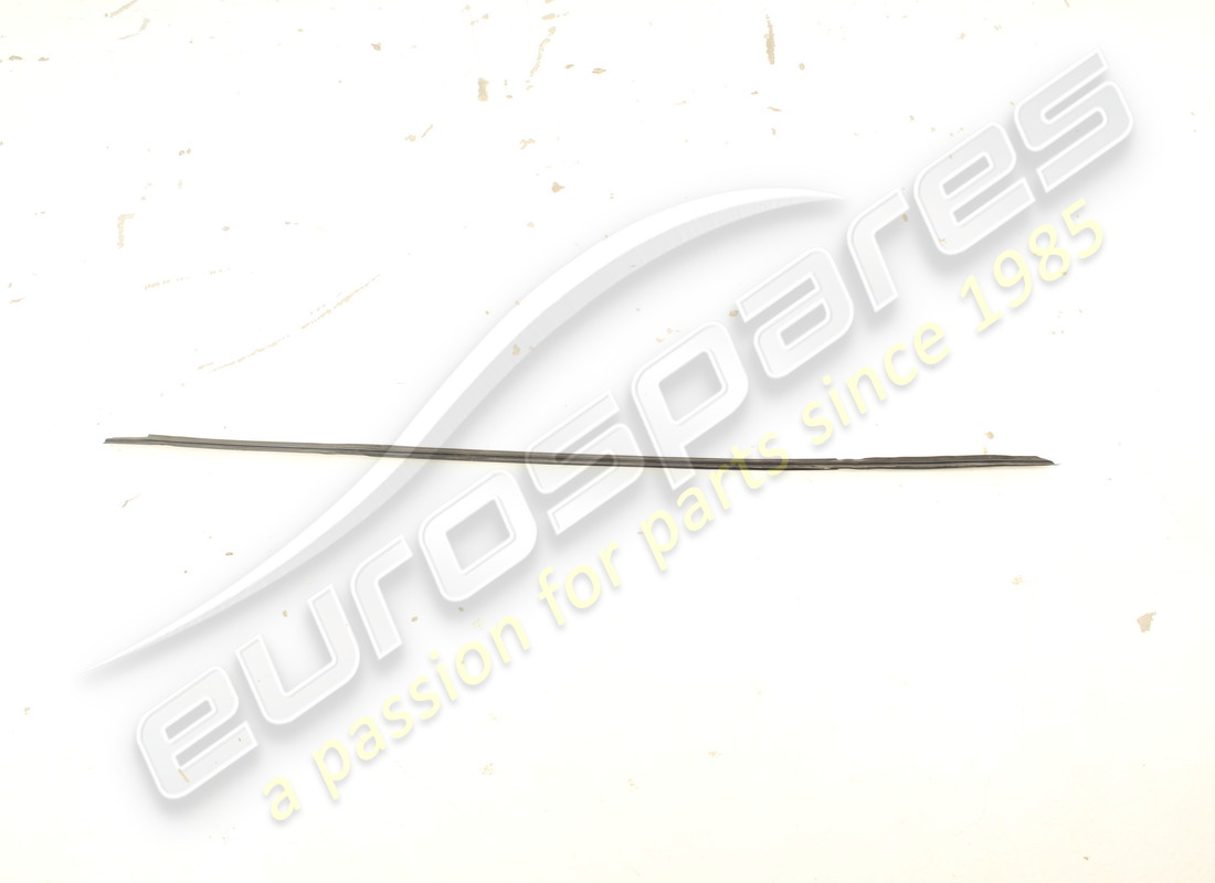 damaged ferrari rh moulding. part number 61543500 (1)