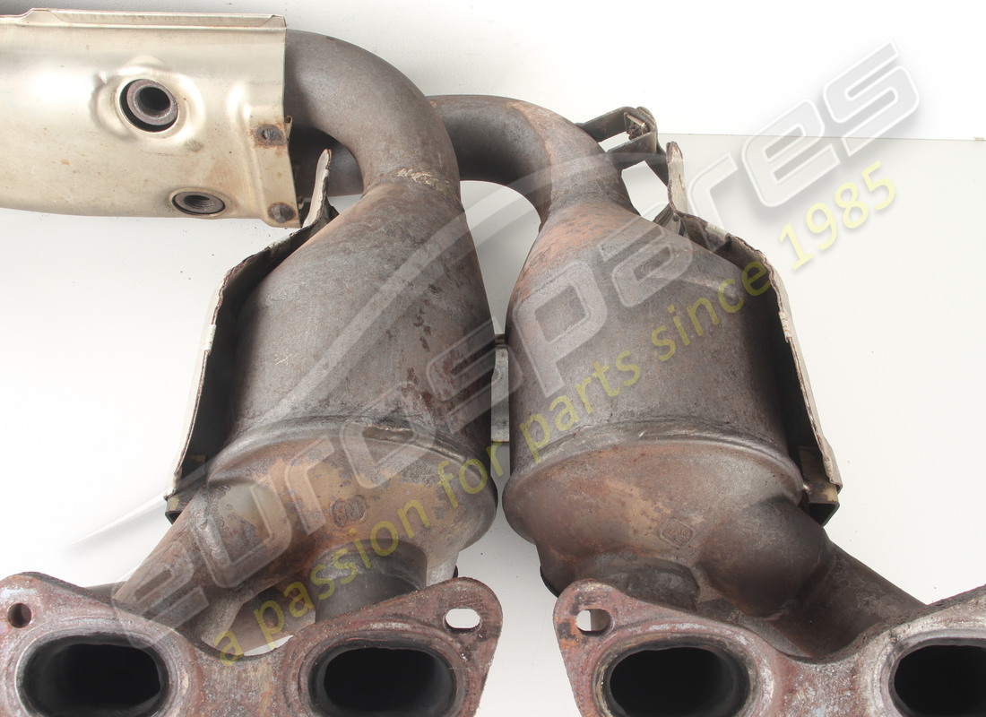 used aston martin manifold and cat converter assembly, rh part number 4g4e5g236be (4)