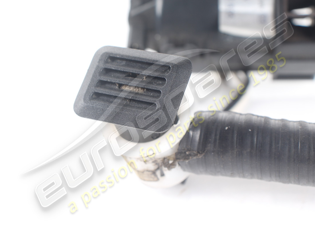 USED MASERATI INSIDE TEMPERATURE SENSOR. PART NUMBER 375530199 (3) used maserati inside temperature sensor. part number 375530199 (3)