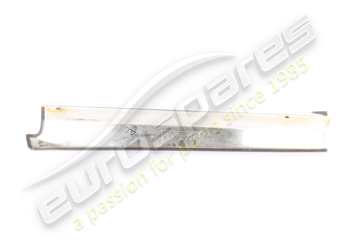 damaged ferrari rh kick plate. part number 68146500 (3)