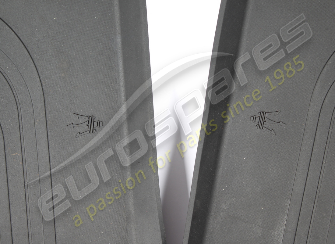 used maserati over-carpet black kit. part number 670205728 (3)