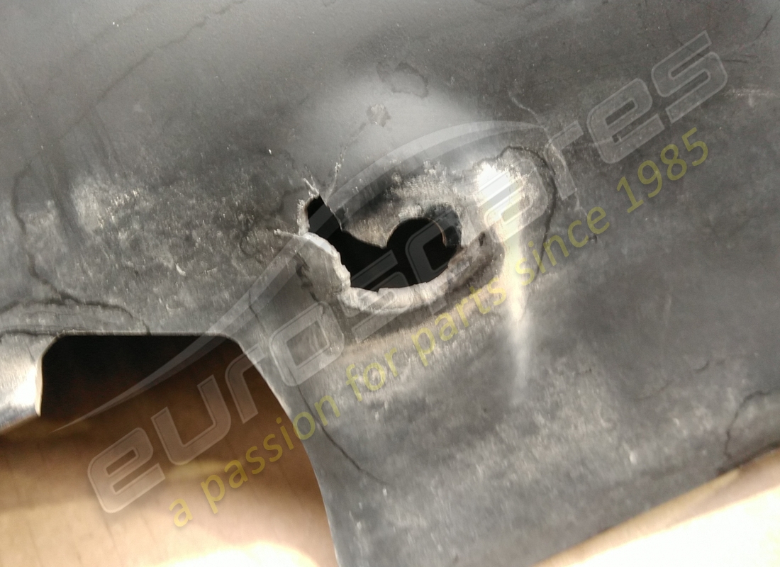 damaged lamborghini wheel house shell. part number 400821191a (4)