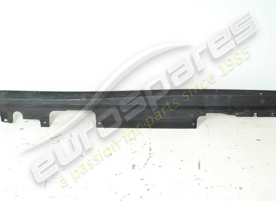 used ferrari complete rh sill trim panel. part number 88826110 (4)