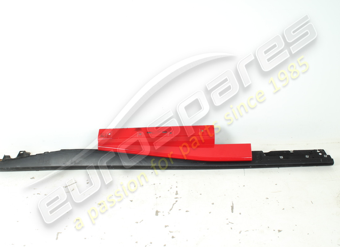 used ferrari complete rh sill trim panel. part number 88826110 (3)