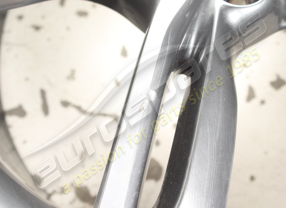 damaged ferrari cerchio forg ant sx t grey d. part number 986211 (4)