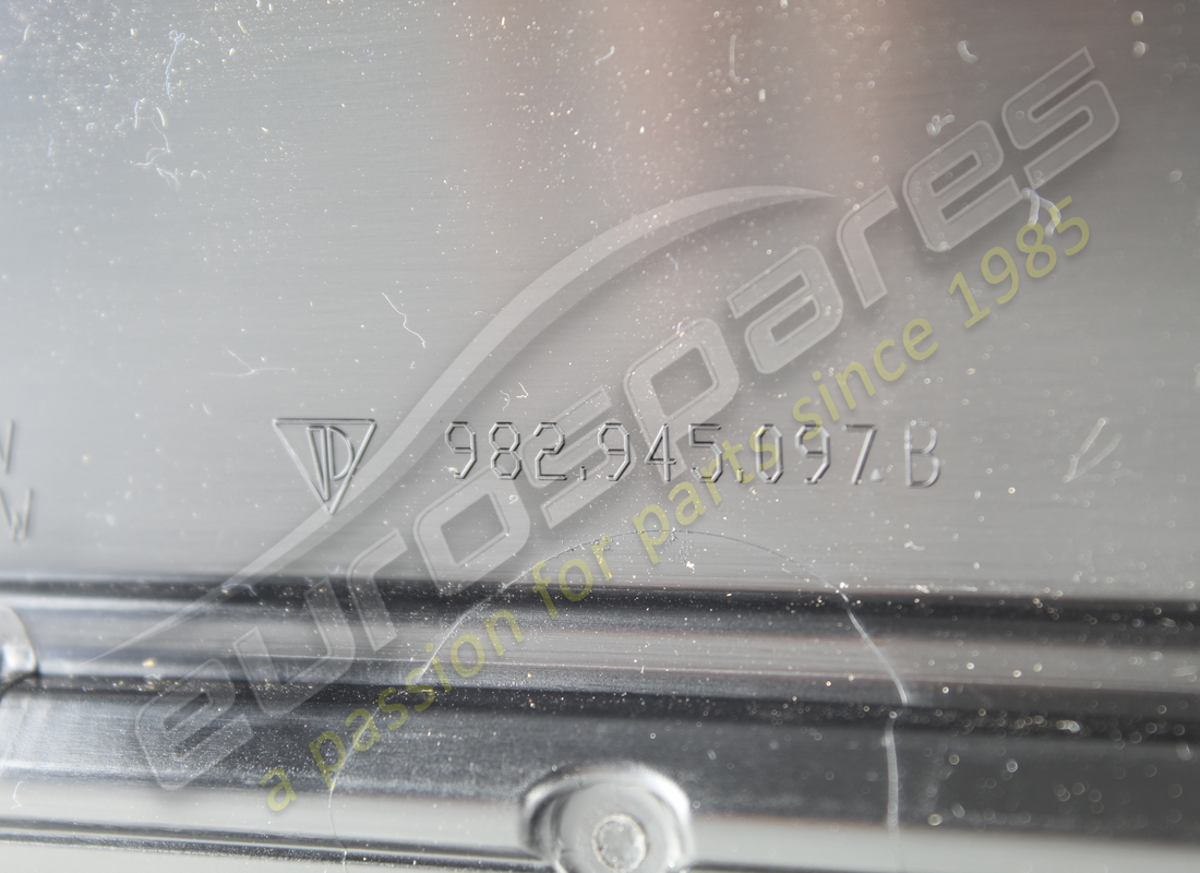new porsche brakelight. part number 982945097b (6)