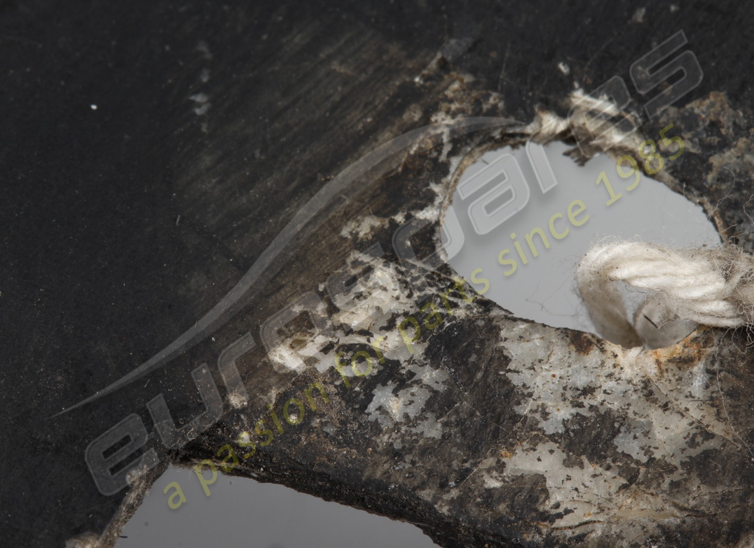 damaged ferrari rh wheelhouse door. part number 65915200 (10)