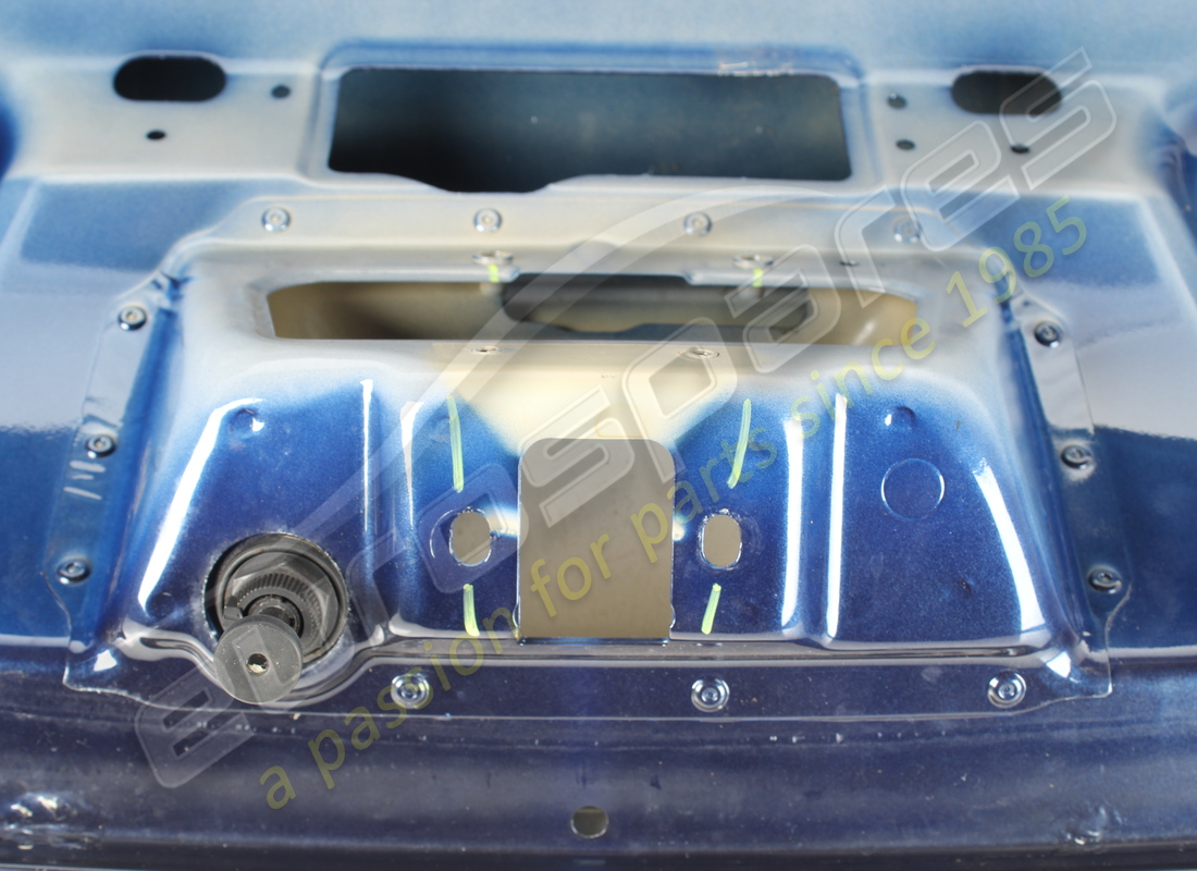 used maserati boot lid - rear. part number 67213800 (5)