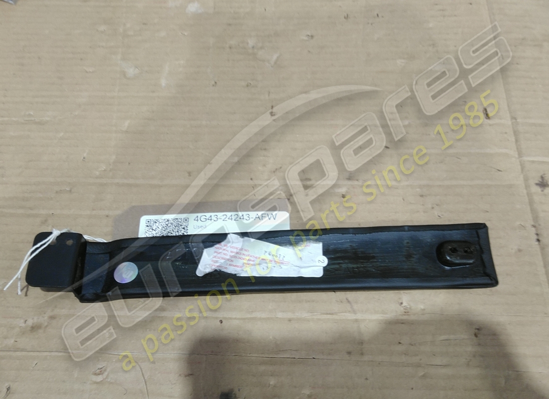 used aston martin insert assembly front dr a. part number 4g4324243afw (2)