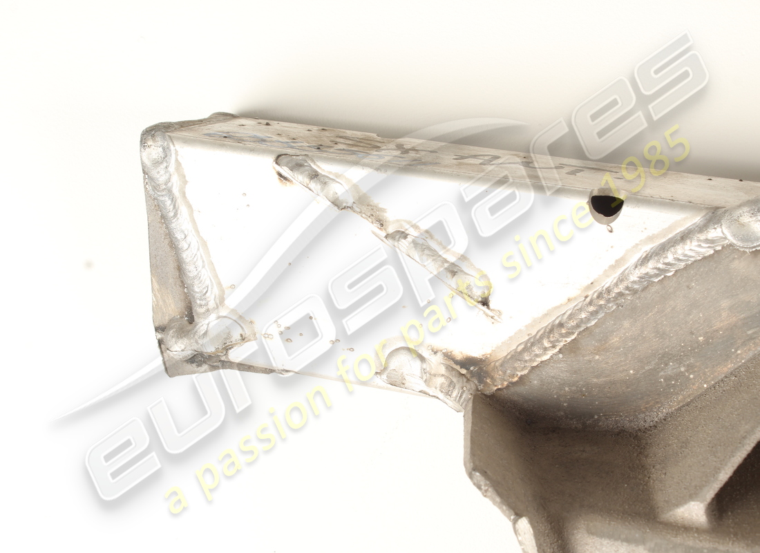 used ferrari lh front lateral sprag. part number 68885611 (2)