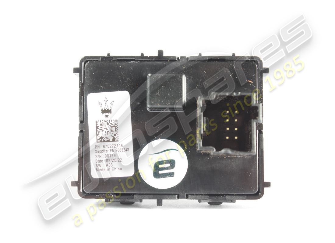 used maserati rh rear power window switch. part number 670272106 (3)