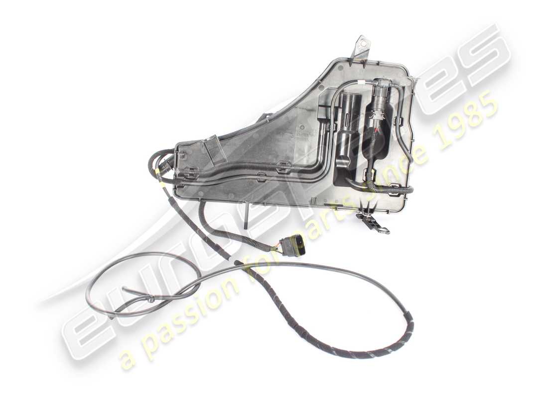 used maserati windscreen washer tank. part number 675001665 (1)