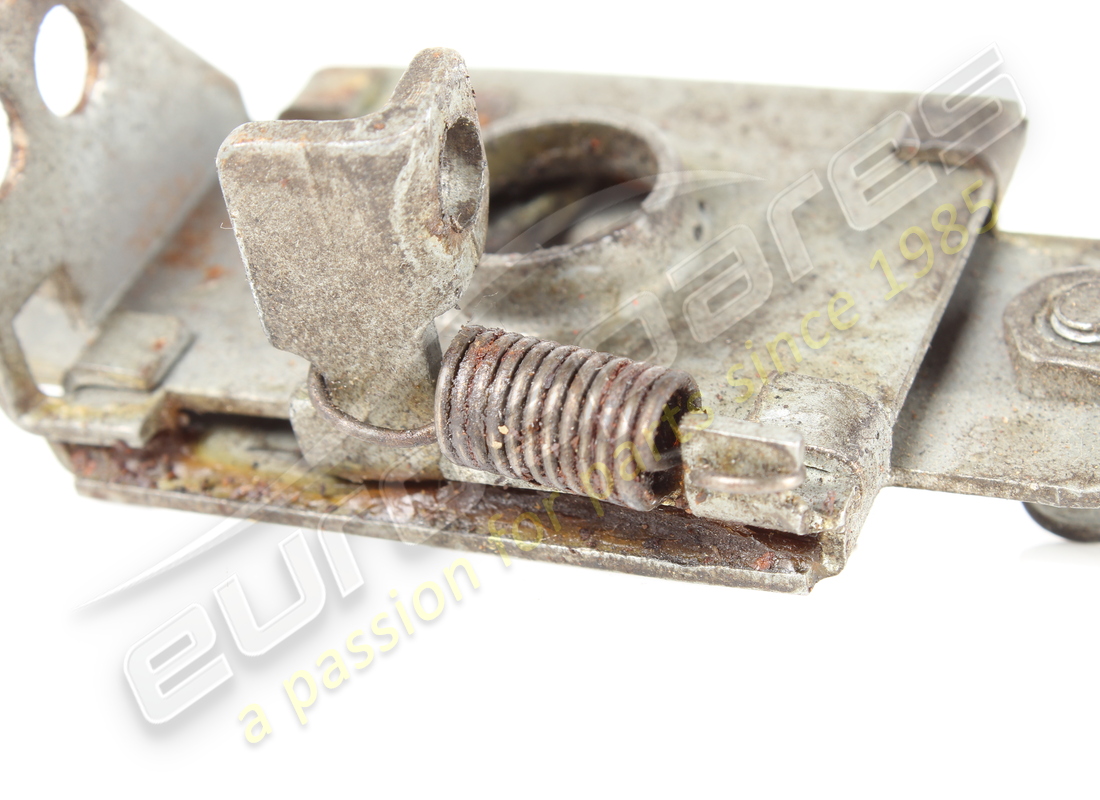 used ferrari catch. part number 40099904 (3)