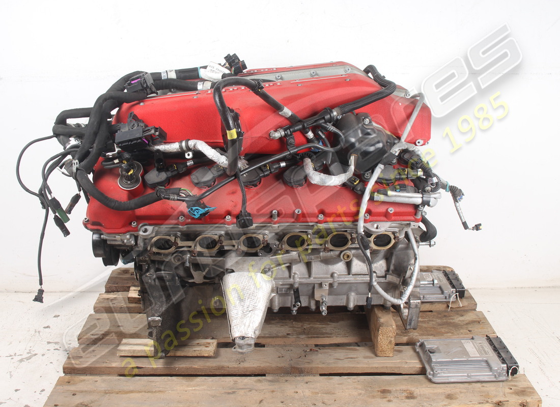 USED FERRARI ENGINE. PART NUMBER 740027000 (8) used ferrari engine. part number 740027000 (8)