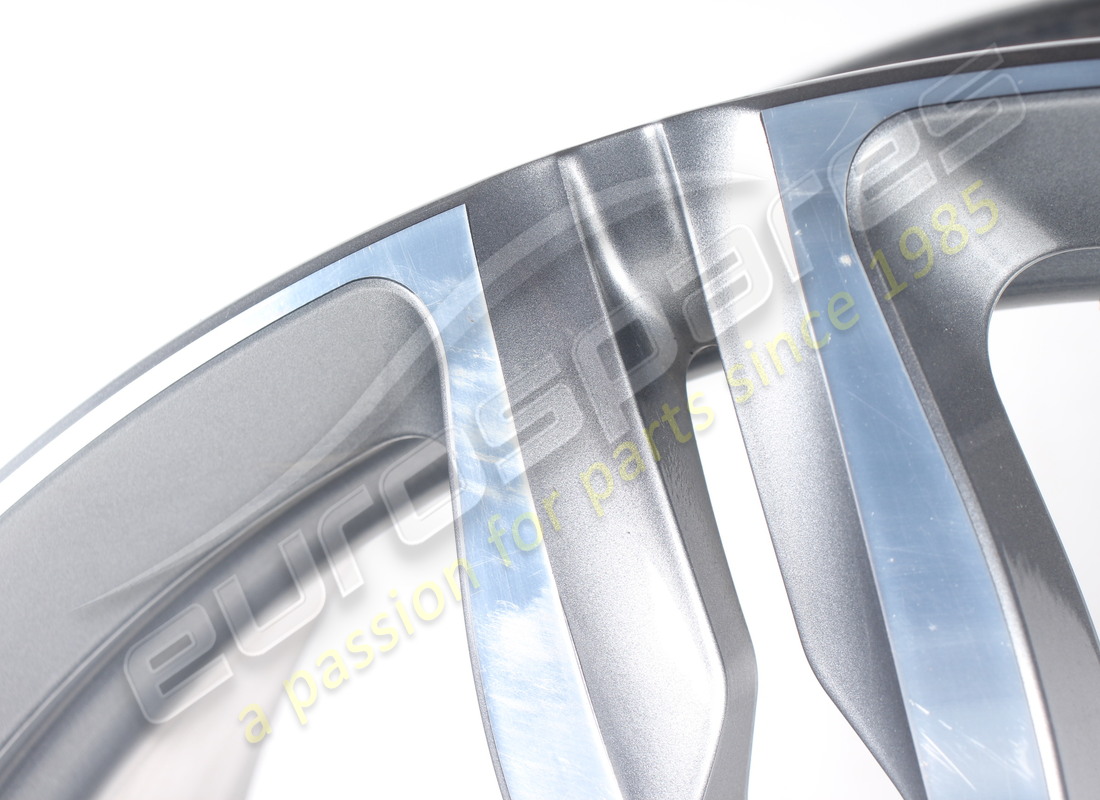 USED FERRARI FRONT WHEEL. PART NUMBER 328870 (2) used ferrari front wheel. part number 328870 (2)