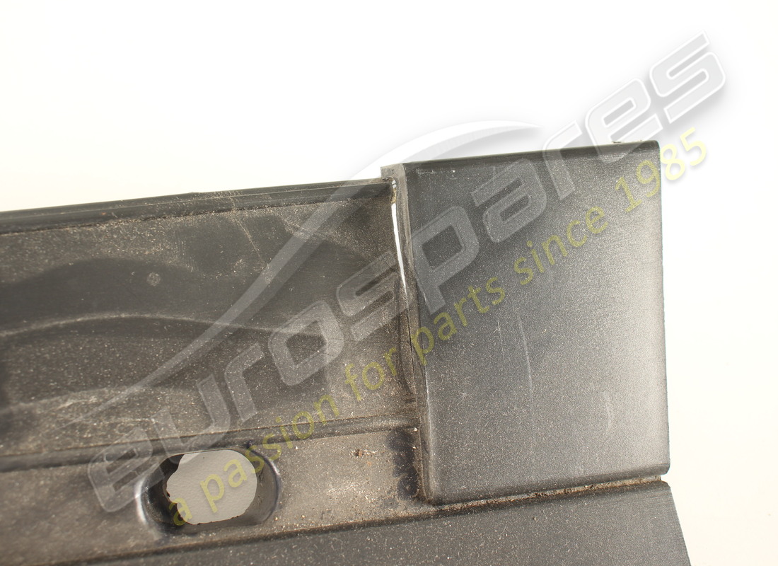 damaged ferrari rh kick plate. part number 64552200 (3)