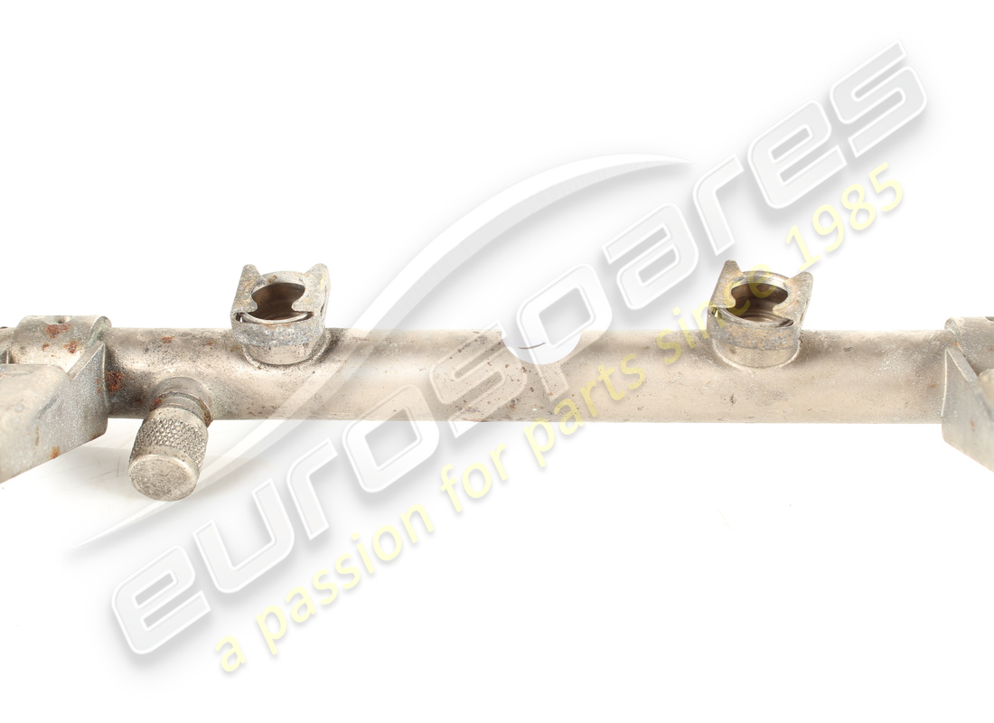 used maserati rh head fuel pipe. part number 585060002 (2)