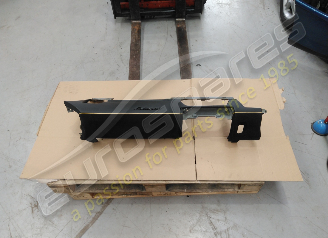 used lamborghini lower dashboard, alcantara rhd part number 472857921q (1)