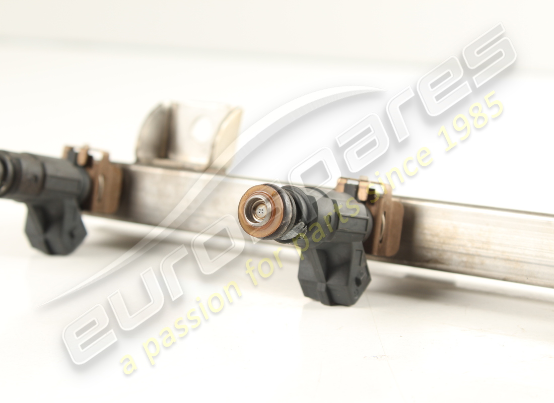 used maserati fuel pipe with injectors. part number 212696 (3)