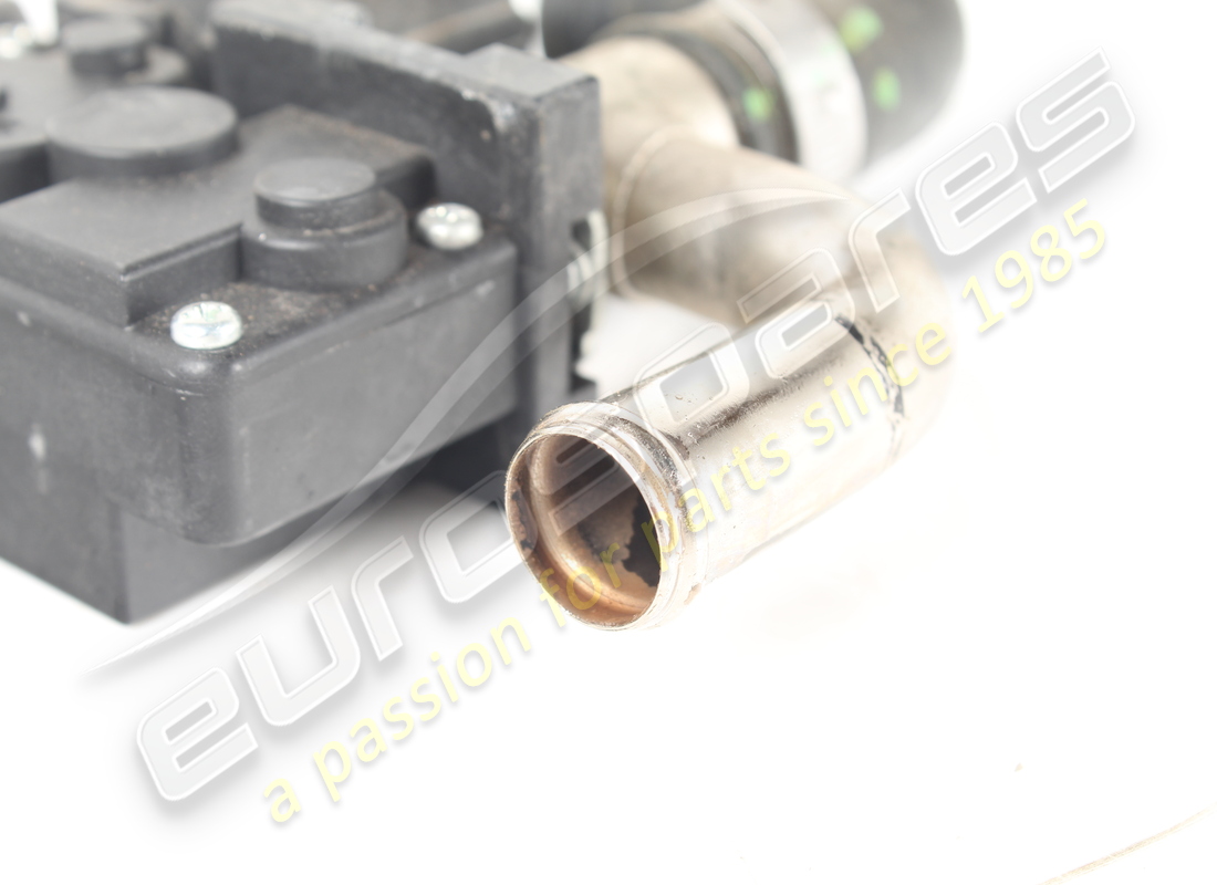 used ferrari rh tgk valve. part number 67635900 (3)