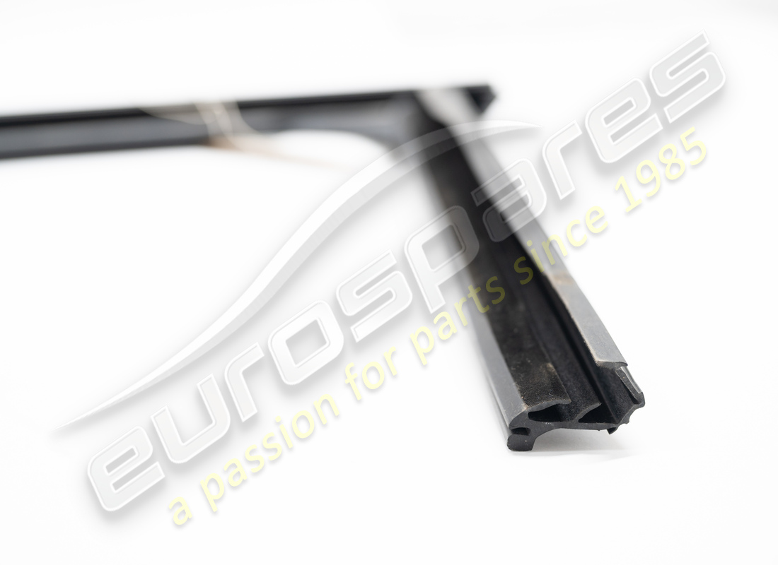 used maserati lh front gasket. part number 670295996 (3)