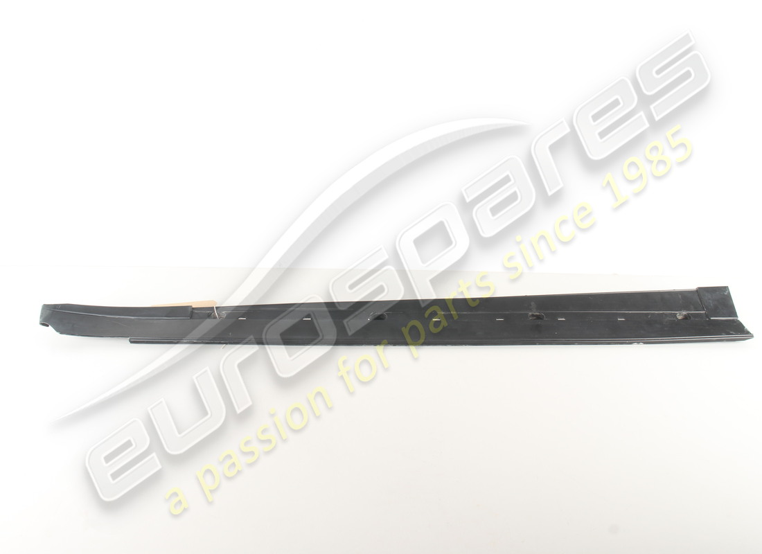 damaged ferrari rh kick strip. part number 63212800 (1)