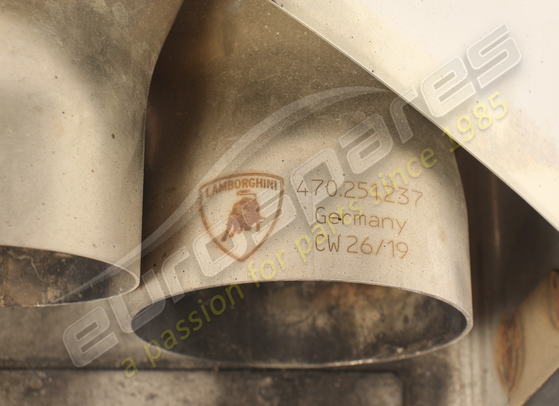 used lamborghini tailpipe trim. part number 470251237 (4)