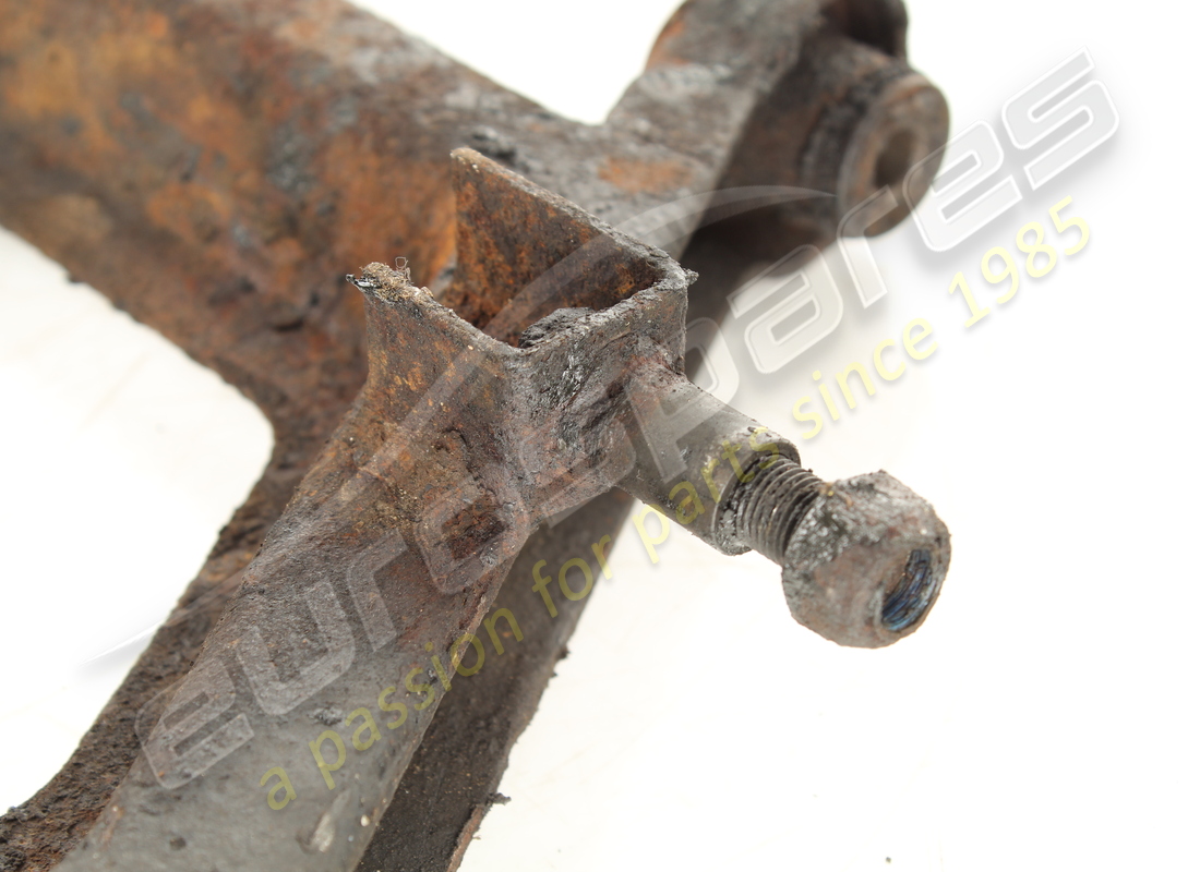 used ferrari rh rear suspension lower lever. part number 117805 (2)