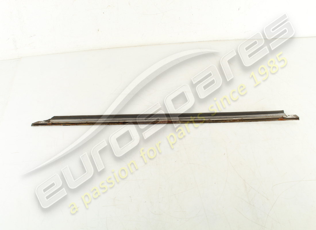 used ferrari lh lower moulding. part number 2574258108 (3)