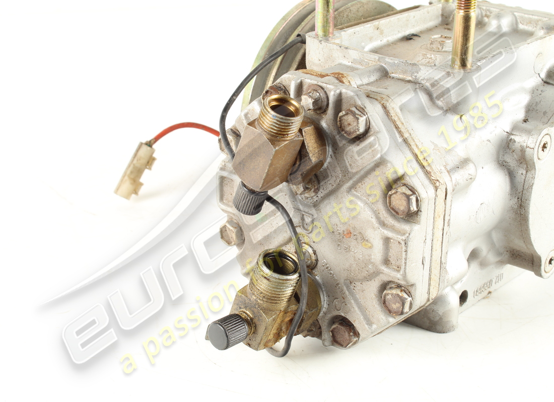 USED FERRARI A/C COMPRESSOR (THREADED TYPE). PART NUMBER 111222 (5) used ferrari a/c compressor (threaded type). part number 111222 (5)