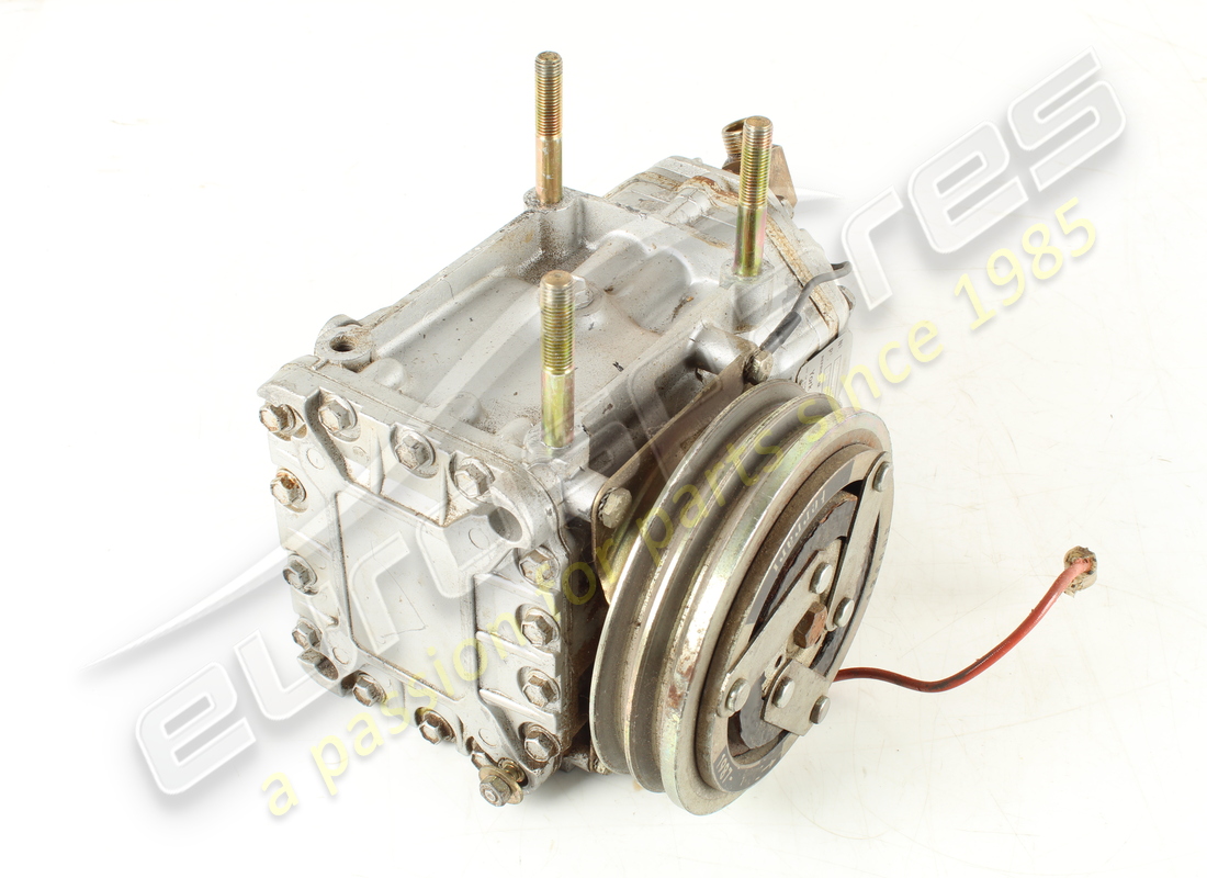 USED FERRARI A/C COMPRESSOR (THREADED TYPE). PART NUMBER 111222 (3) used ferrari a/c compressor (threaded type). part number 111222 (3)