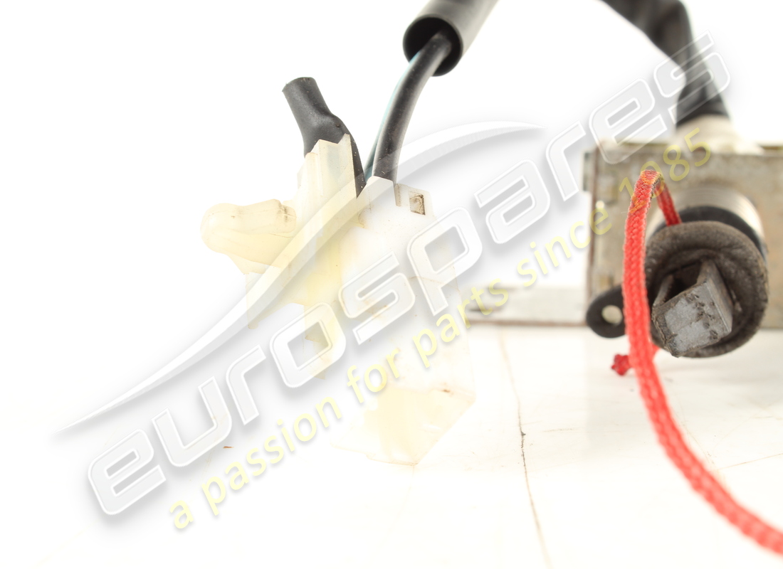 used maserati actuator. part number 383300195 (3)